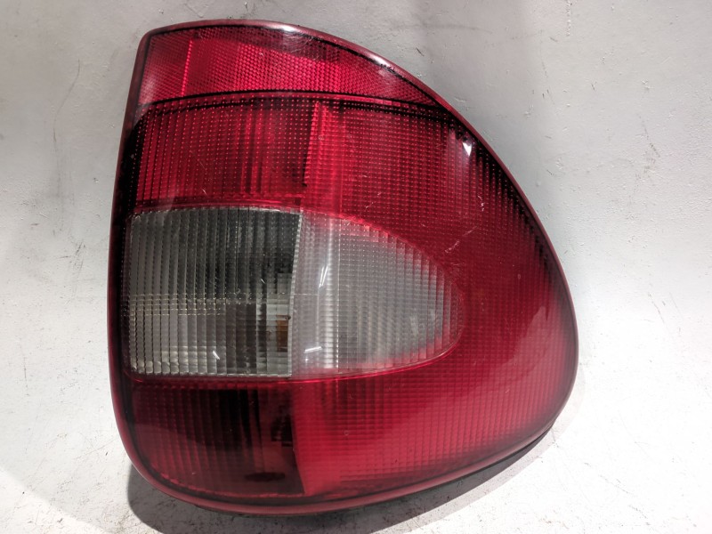 Recambio de piloto trasero izquierdo para chrysler voyager iv (rg, rs) 2.4 referencia OEM IAM 153671  