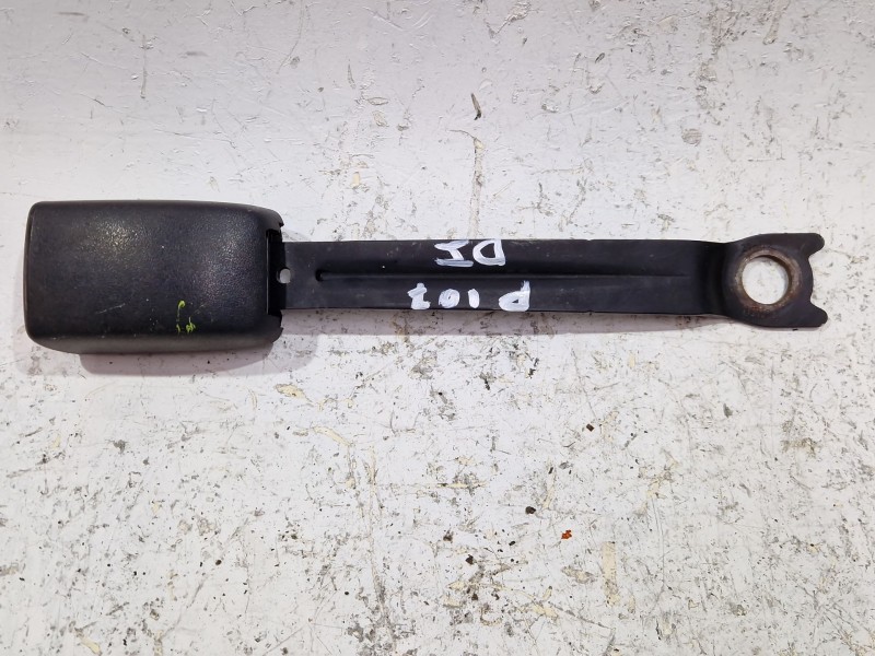 Recambio de enganche cinturon delantero izquierdo para peugeot 307 (3a/c) 2.0 hdi 110 referencia OEM IAM E034501  