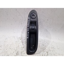 Recambio de mando elevalunas delantero derecho para renault clio ii fase i (b/cb0)(1998) 1.5 dci (b/cb03) referencia OEM IAM 820