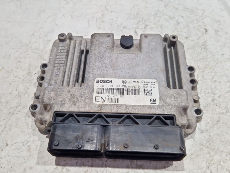 Recambio de centralita inyeccion para opel zafira 1.9 cdti referencia OEM IAM 55205621  
