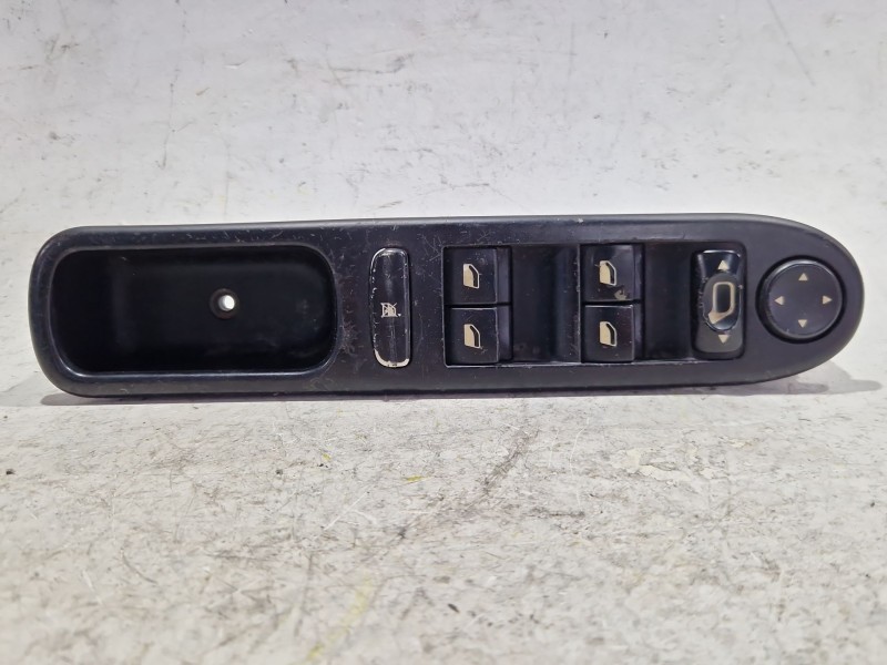 Recambio de mando elevalunas delantero derecho para peugeot 307 break (3e) 2.0 hdi 90 referencia OEM IAM 53269704  