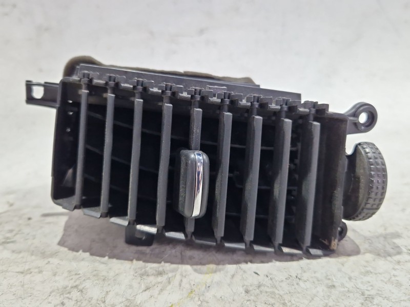 Recambio de rejilla aireadora para nissan pathfinder iii (r51) 2.5 dci 4wd referencia OEM IAM 68750EB301  