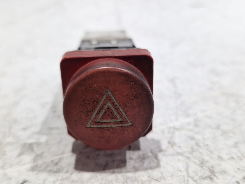 Recambio de boton emergencia para citroën xsara berlina (1997) 1.9 td referencia OEM IAM 9623556977  