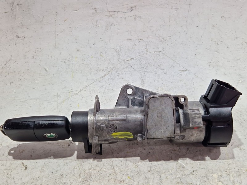 Recambio de conmutador de arranque para skoda fabia ii (542) 1.6 tdi referencia OEM IAM 6R0905851D  