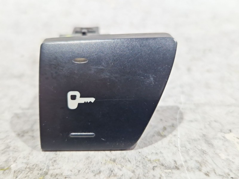 Recambio de boton cierre centralizado para peugeot 307 (3a/c) 2.0 hdi 110 referencia OEM IAM 96366684XT  