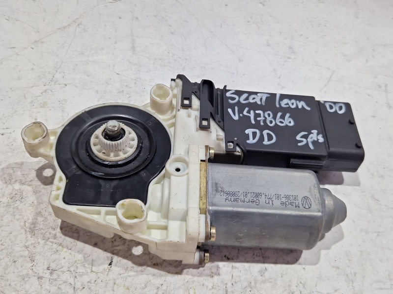 Recambio de motor elevalunas delantero derecho para seat leon (1m1) 1.9 sdi referencia OEM IAM 9776101434203  