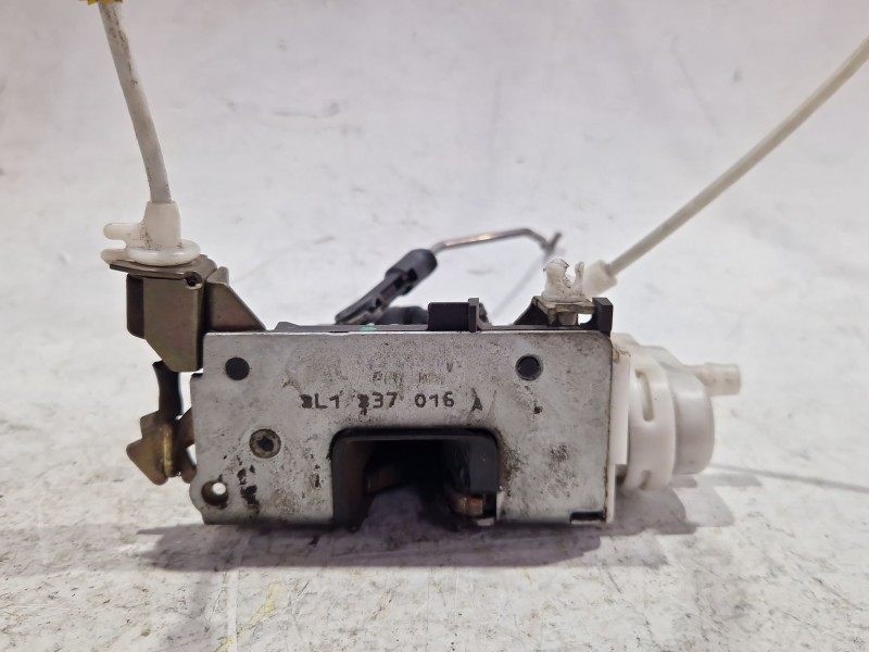 Recambio de cerradura puerta delantera derecha para audi a3 (8l1) 1.9 tdi referencia OEM IAM 8l0173b  