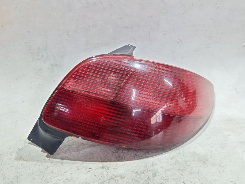 Recambio de piloto trasero derecho para peugeot 206 (1998) 1.9 d referencia OEM IAM 2531D  