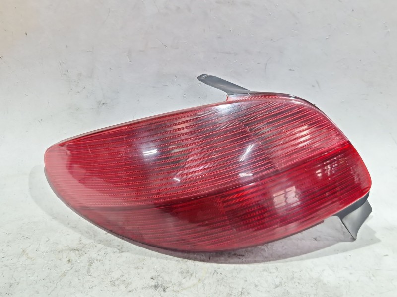 Recambio de piloto trasero izquierdo para peugeot 206 (1998) 1.9 d referencia OEM IAM 2531G  