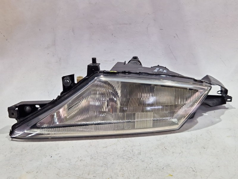 Recambio de faro delantero izquierdo para lancia y 10 (1985) 1.1 i.e (156ac) referencia OEM IAM 37130748  