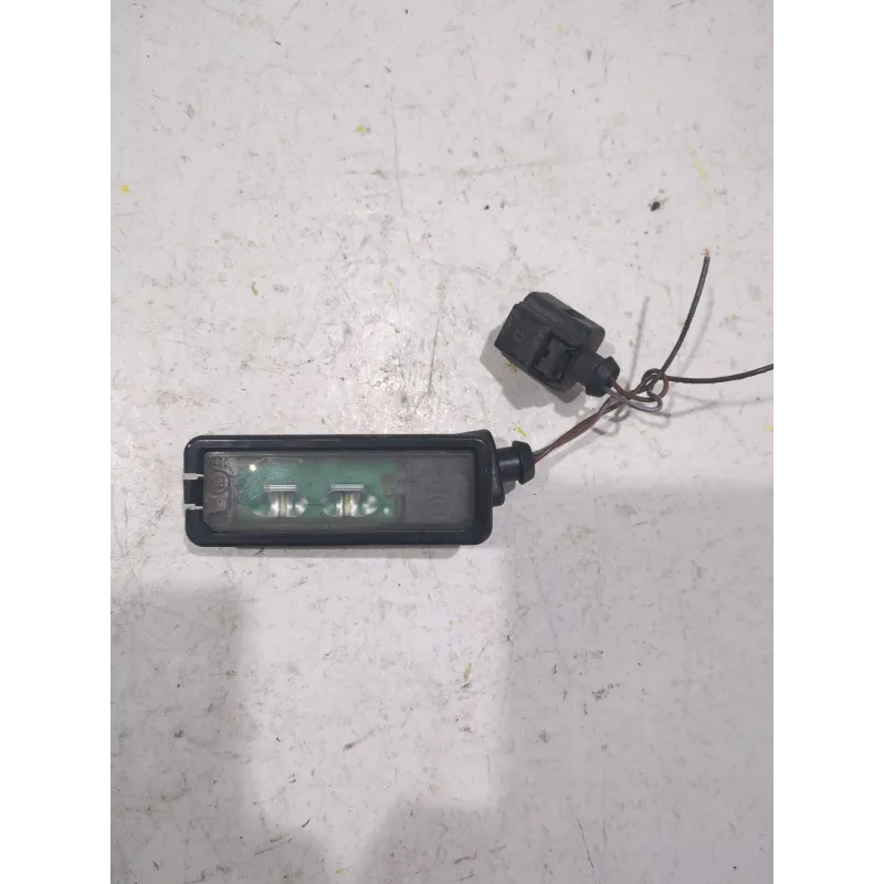 Recambio de piloto matricula para volkswagen golf v (1k1) 2.0 referencia OEM IAM 1K8943021C  