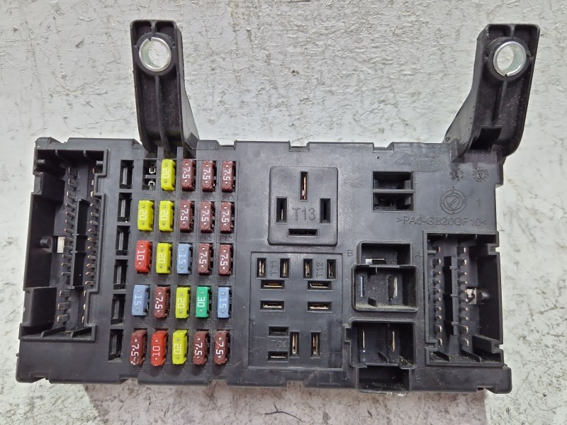 Recambio de caja reles / fusibles para fiat linea (110)(2007) 1.4 t-jet referencia OEM IAM 51763390  