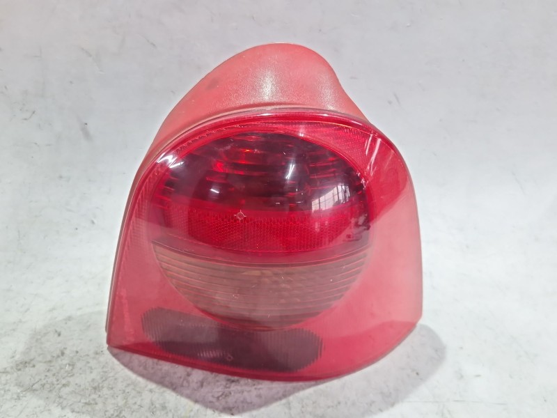 Recambio de piloto trasero derecho para renault twingo 1.2 55cv referencia OEM IAM 7700426320  