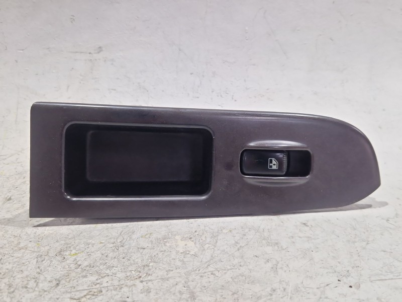 Recambio de mando elevalunas delantero derecho para hyundai trajet (fo) 2.0 crdi referencia OEM IAM 621W10100  