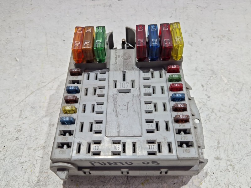 Recambio de caja reles / fusibles para fiat punto (188_) 1.2 60 (188.030, .050, .130, .150, .230, .250) referencia OEM IAM 46760