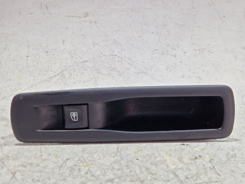 Recambio de mando elevalunas trasero derecho para renault laguna iii (bt0/1) 1.5 dci (bt00, bt0a, bt0t, bt1j) referencia OEM IAM