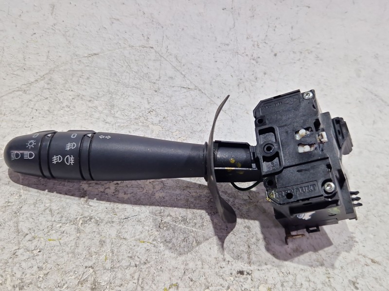 Recambio de mando intermitentes para renault clio ii fase ii (b/cb0)(2001) 1.2 authentique [1,2 ltr. - 55 kw 16v] referencia OEM