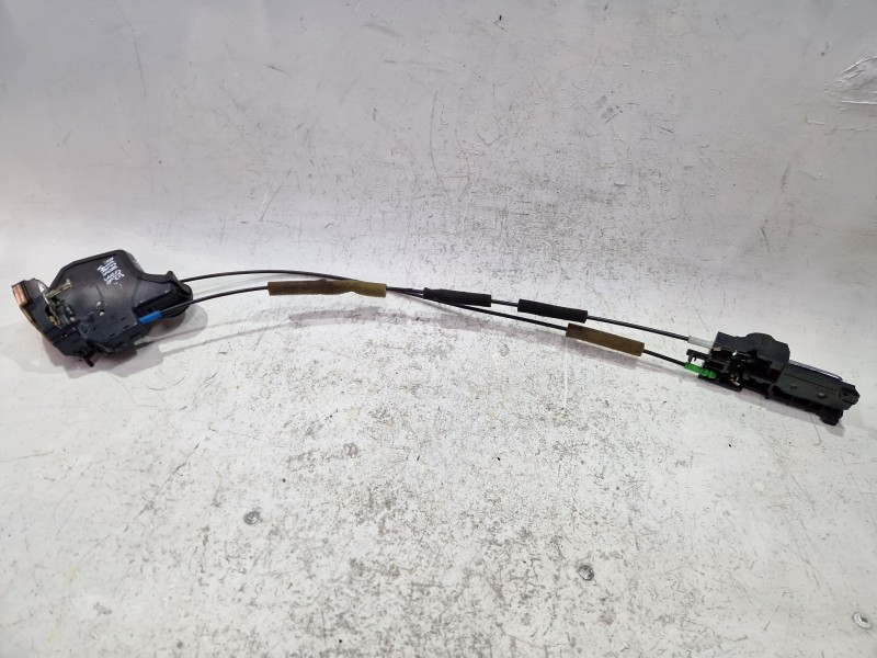 Recambio de cerradura puerta trasera derecha para toyota avensis sedán (t25) 2.2 d-cat referencia OEM IAM UR2  