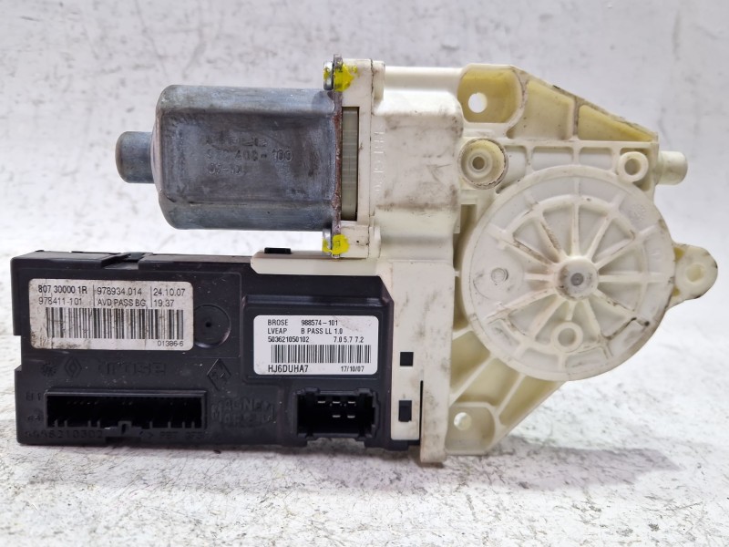 Recambio de motor elevalunas delantero derecho para renault laguna iii berlina (2007) 2.0 dci (bt01, bt0e, bt0k) referencia OEM 