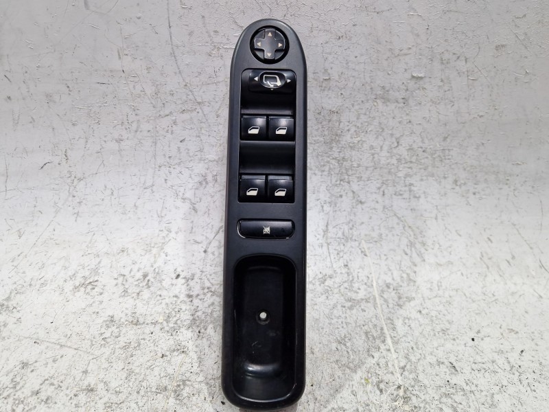 Recambio de mando elevalunas delantero izquierdo para peugeot 207/207+ (wa_, wc_) 1.6 hdi referencia OEM IAM 532618  