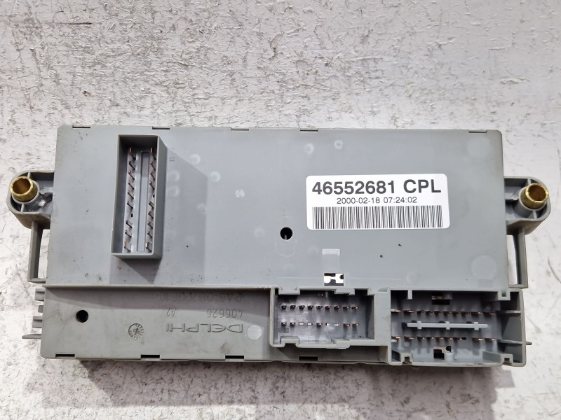Recambio de caja reles / fusibles para fiat punto van (188ax) 1.2 60 referencia OEM IAM 46552681CPL  