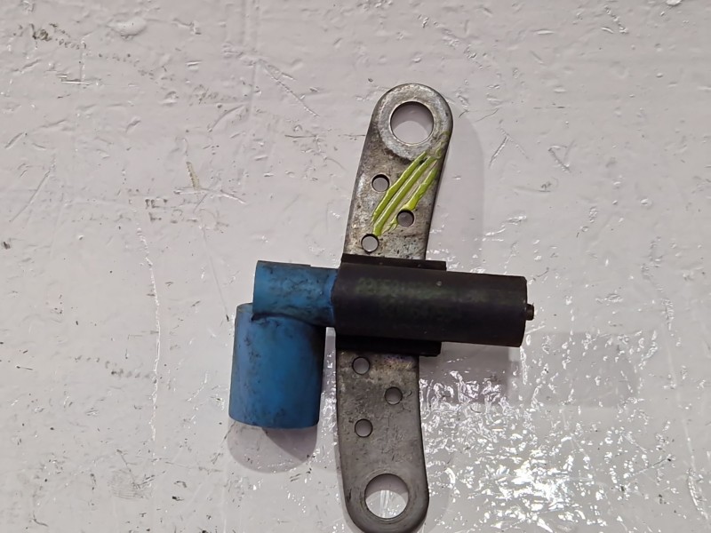 Recambio de sensor posicion cigüeñal para renault megane ii sedán (lm0/1_) 1.6 referencia OEM IAM 8200647554  