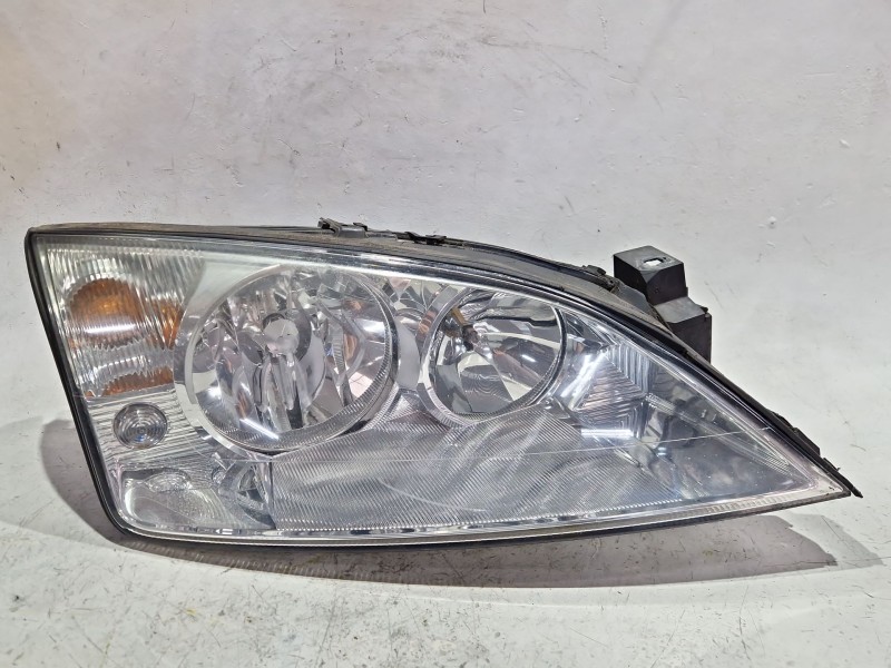 Recambio de faro delantero derecho para ford mondeo iii sedán (b4y) 2.0 tdci referencia OEM IAM 0301174202  