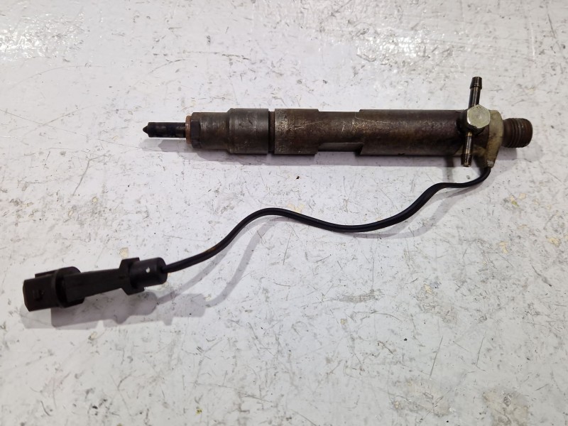 Recambio de inyector para seat ibiza (6k1)(1993) 1.9 tdi referencia OEM IAM 028130201S  