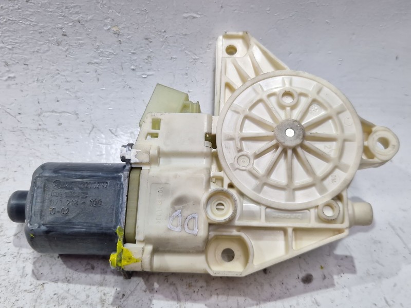 Recambio de motor elevalunas delantero derecho para mercedes-benz clase c (w204) c 200 cdi (204.001) referencia OEM IAM A2048200