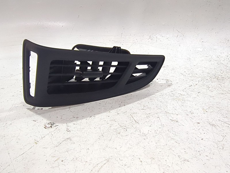 Recambio de aireador izquierdo para ford focus iii 1.5 tdci referencia OEM IAM BM51018B09  