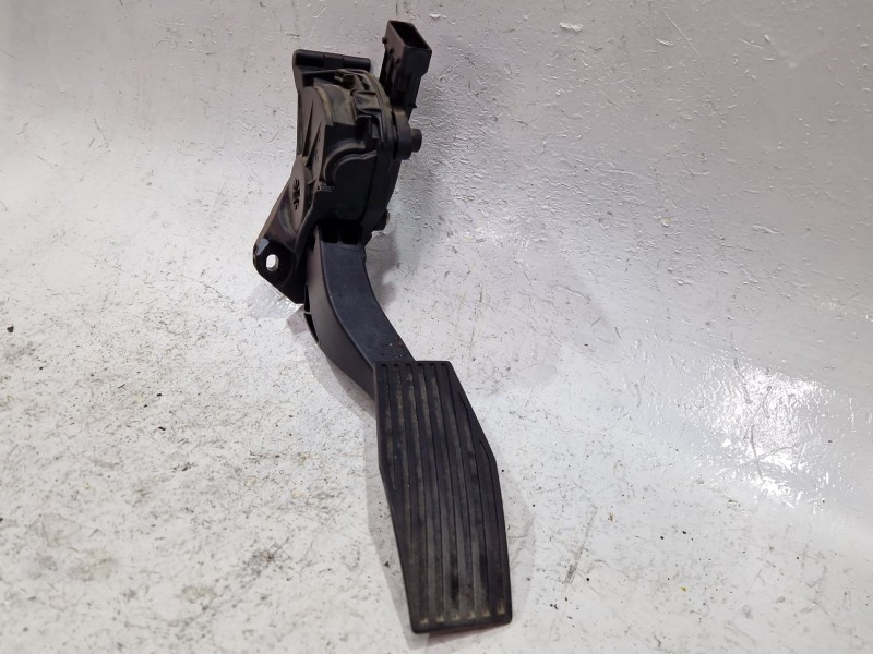 Recambio de potenciometro pedal para opel insignia berlina (2008) 2.0 cdti referencia OEM IAM 13237352  