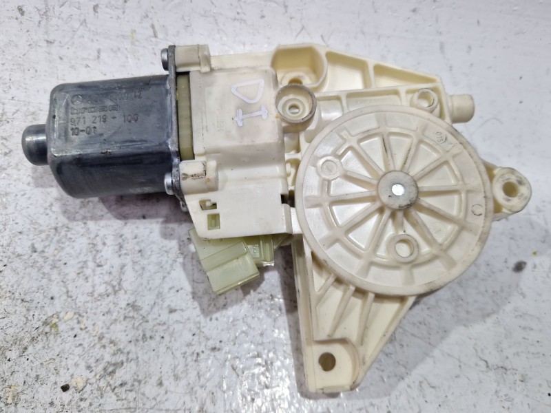 Recambio de motor elevalunas delantero izquierdo para mercedes-benz clase c (w204) c 200 cdi (204.001) referencia OEM IAM A20482