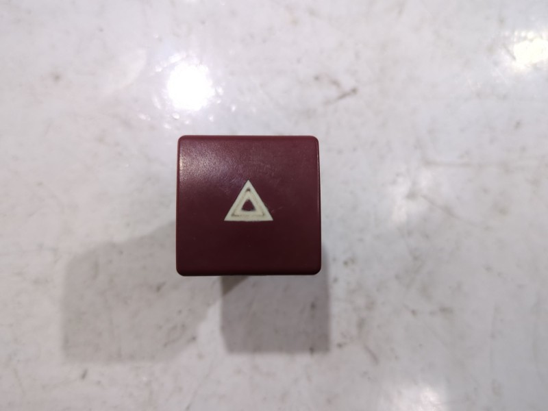 Recambio de boton emergencia para citroën berlingo (1996) 1.9 d (mfdjy) referencia OEM IAM 68767  