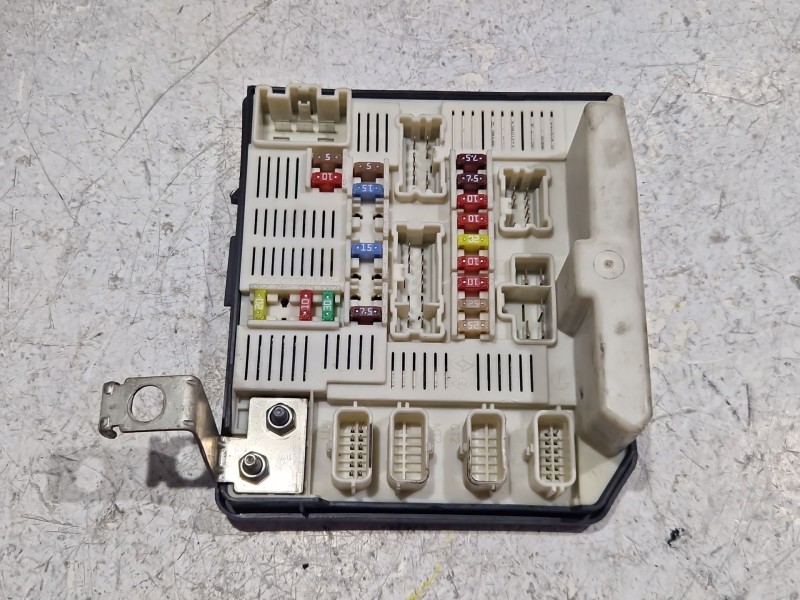 Recambio de caja reles / fusibles para renault megane ii (bm0/1_, cm0/1_) 1.5 dci referencia OEM IAM 8200481866  