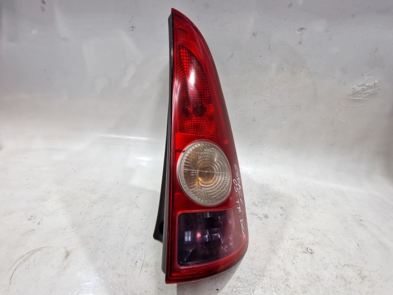 Recambio de piloto trasero derecho para renault espace iv (jk0)(2002) 2.2 dci (jk07) referencia OEM IAM 8200027152  