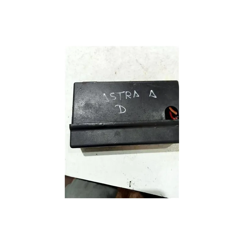 Recambio de caja fusibles/rele para opel astra f berlina (1991) 1.7 tds referencia OEM IAM 90450129  