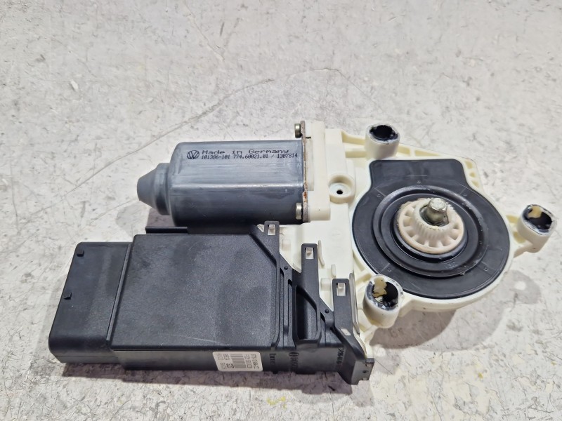 Recambio de motor elevalunas delantero derecho para volkswagen golf iv (1j1) 1.6 referencia OEM IAM 1J1959802D  