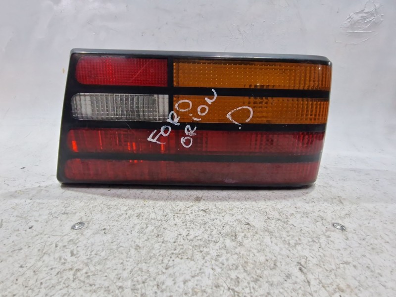 Recambio de piloto trasero derecho para ford orion ii (aff) 1.6 d referencia OEM IAM 86AG13A602  