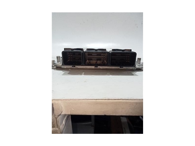 Recambio de centralita inyeccion para volvo v40 familiar (1995) 2.0 referencia OEM IAM 0281011087 8200233343  