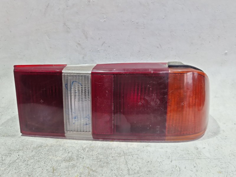 Recambio de piloto trasero derecho para ford sierra berlina (1987) 1.6 referencia OEM IAM 83BG13A602  