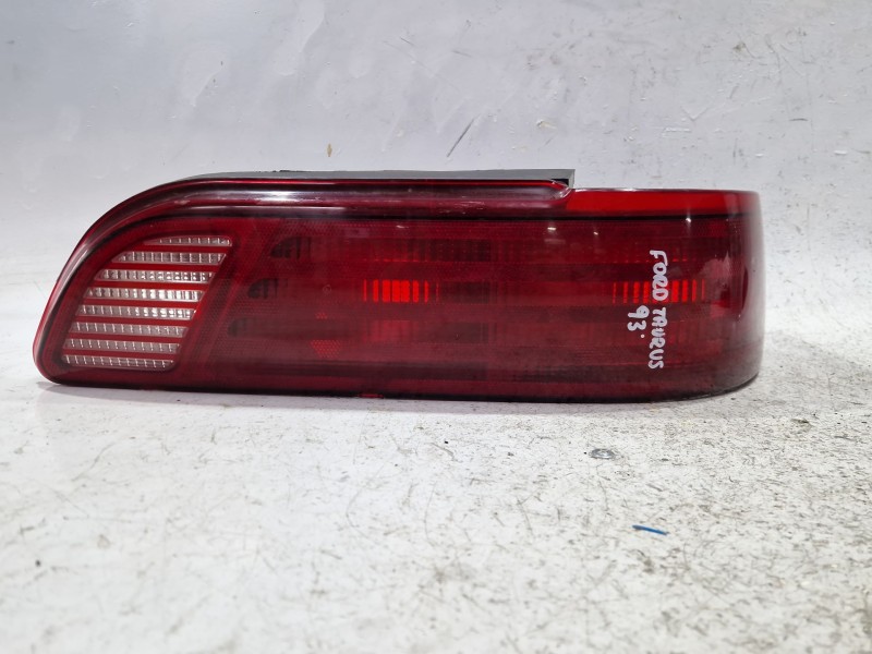 Recambio de piloto trasero derecho para ford taurus 3.0 referencia OEM IAM 44ZH821B  