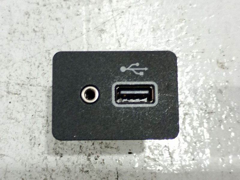 Recambio de conector usb / aux para nissan micra v (k14) 1.0 ig-t referencia OEM IAM 170311597C  