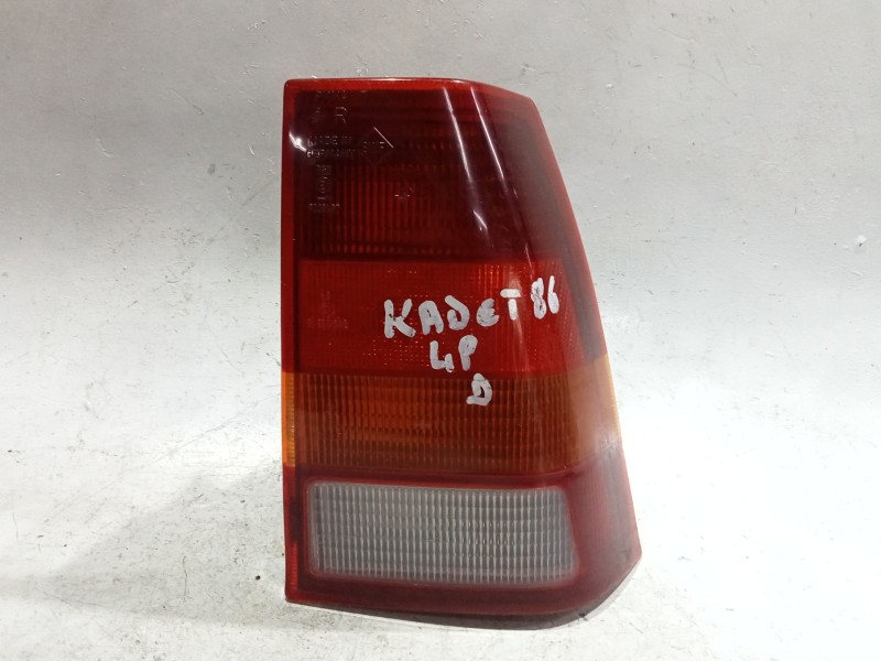 Recambio de piloto trasero derecho para opel kadett e (1984) 1.7 d referencia OEM IAM 395334  