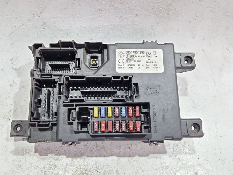 Recambio de caja reles / fusibles para fiat punto / grande punto (199) 1.3 d multijet referencia OEM IAM 00517954290  