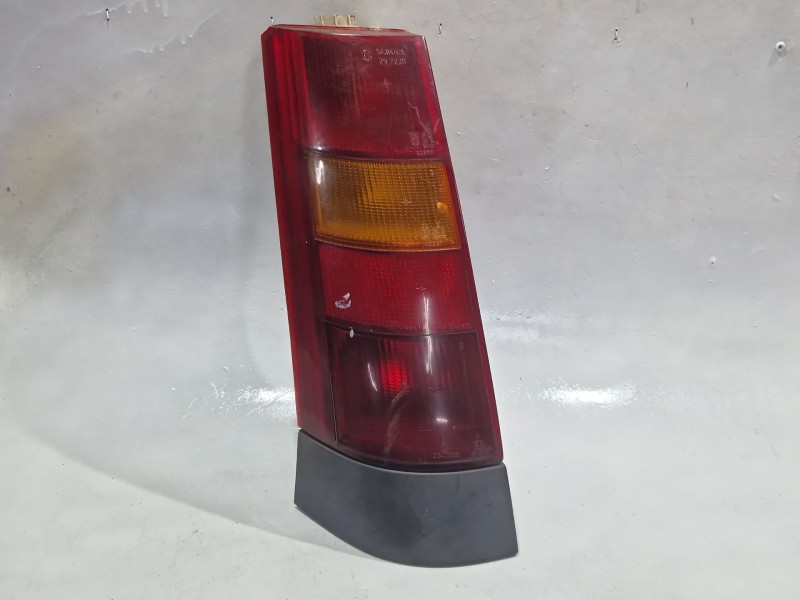 Recambio de piloto trasero izquierdo para renault super 5 (b/c40_) 1.4 (b/c402) referencia OEM IAM 40866  