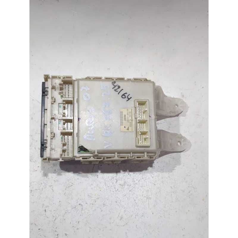 Recambio de caja reles / fusibles para toyota auris (_e15_) 2.0 d-4d (ade150_) referencia OEM IAM 8273012210  