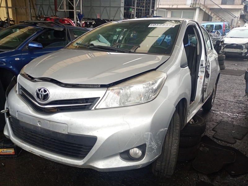 toyota yaris (_p13_) del año 2013