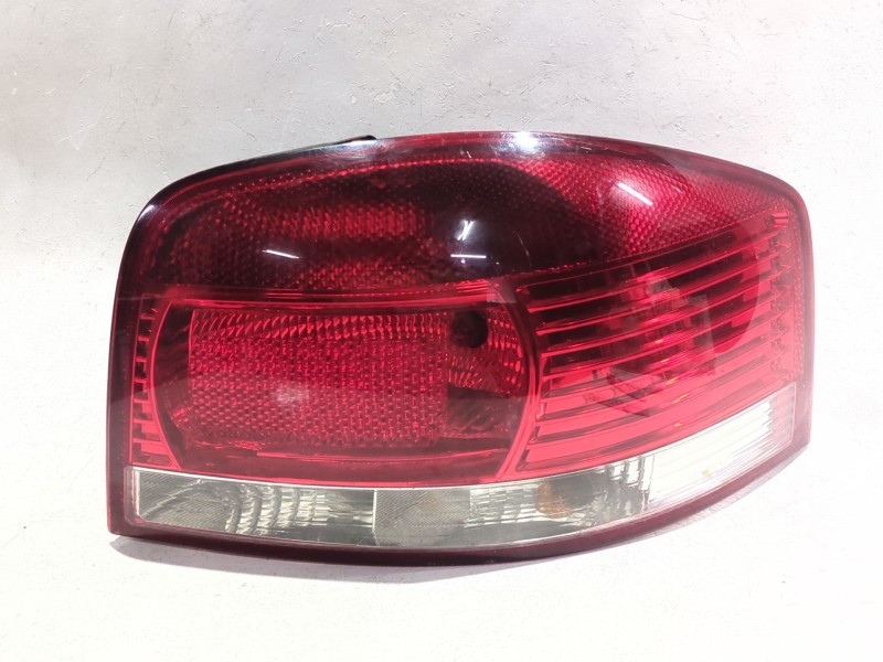 Recambio de piloto trasero derecho para audi a3 (8p1) 2.0 tdi 16v referencia OEM IAM 8P0945258  