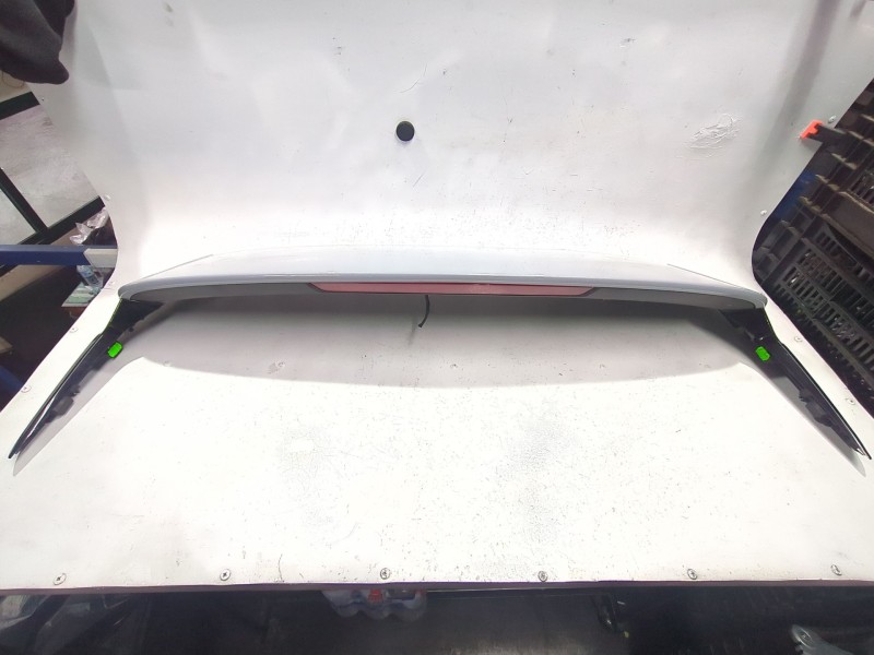 Recambio de aleron trasero para renault captur ii (hf_) tce 100 (hfmt) referencia OEM IAM 960308073R  