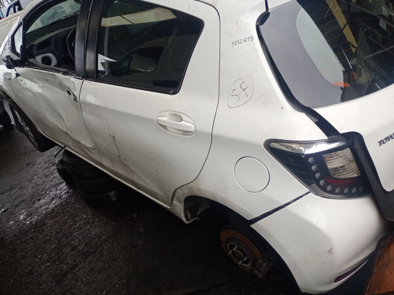 toyota yaris (_p13_) del año 2013